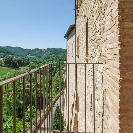 Stunning In Semesterbostad Macerata Feltria
