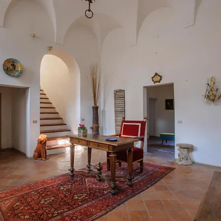 Semesterbostad Stunning In Macerata Feltria
